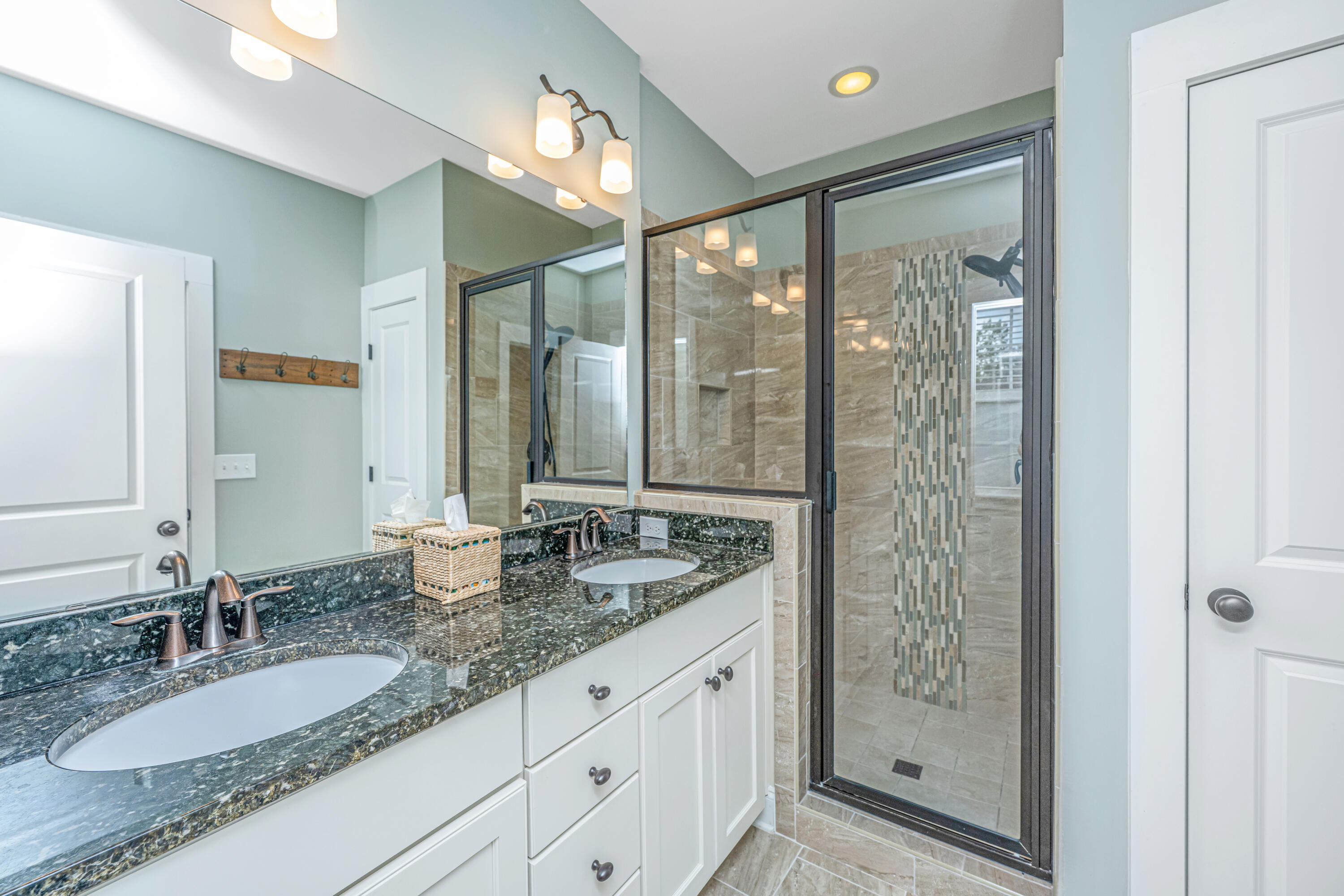 246 Slipper Shell Court Mount Pleasant, SC 29464 - Photo 22 of 41 Primary Bath