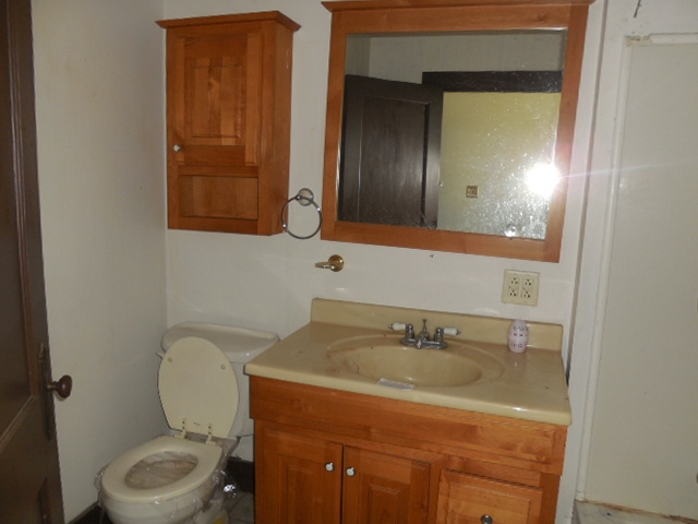 3176 Rockingham Road Davenport, IA 52802 - Photo 4 of 9 Gallery Image 4