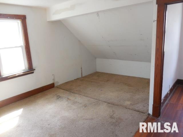 3176 Rockingham Road Davenport, IA 52802 - Photo 6 of 9 Gallery Image 6