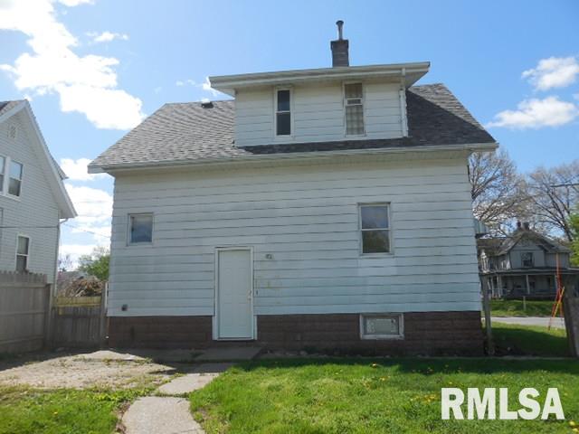 3176 Rockingham Road Davenport, IA 52802 - Photo 8 of 9 Gallery Image 8