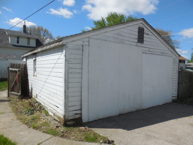 3176 Rockingham Road Davenport, IA 52802 - Photo 9 of 9 Gallery Image 9