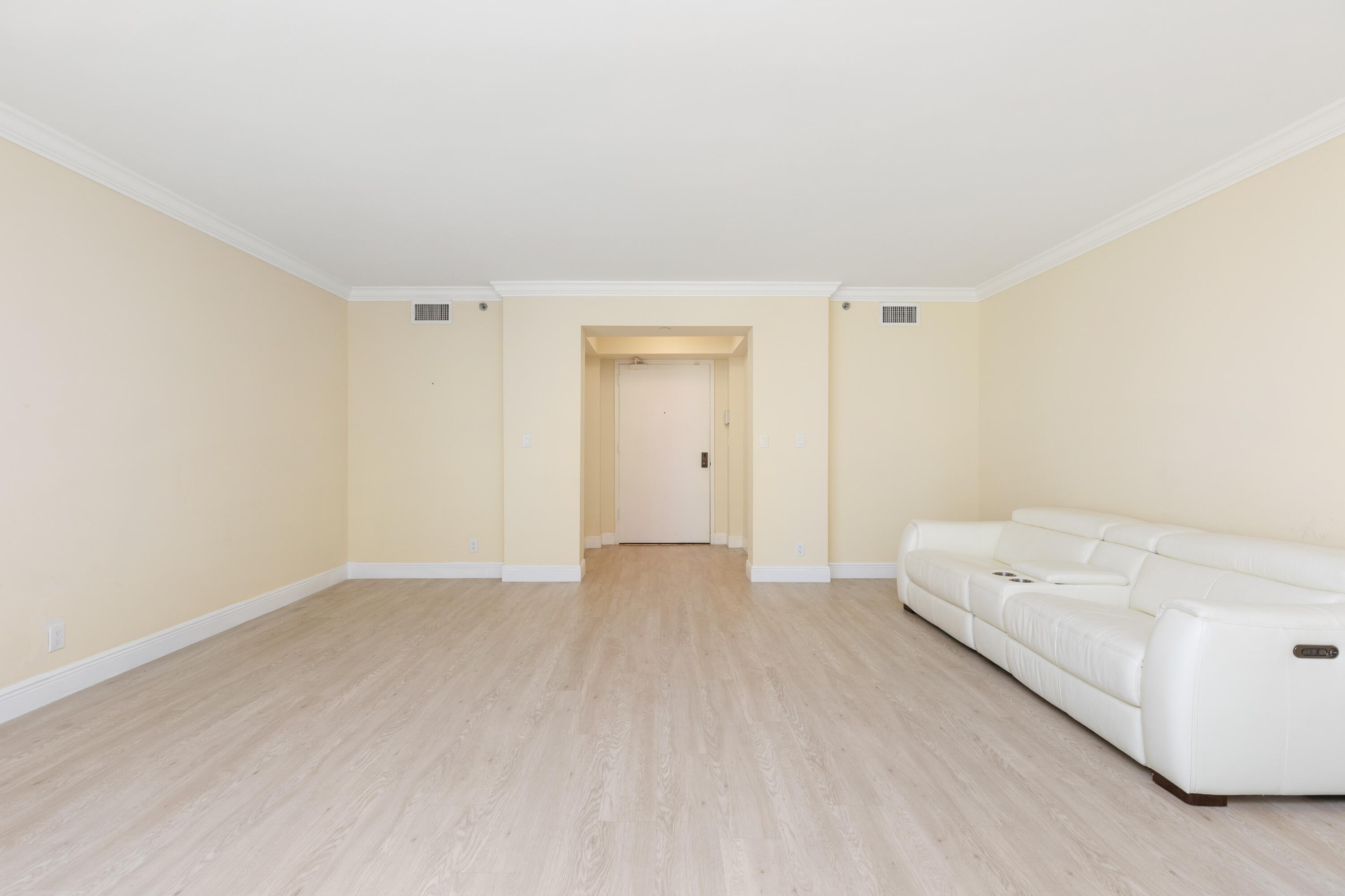 120 Southeast 5th Avenue, Unit 127 Boca Raton, FL 33432 - Photo 9 of 35 1I6A8558