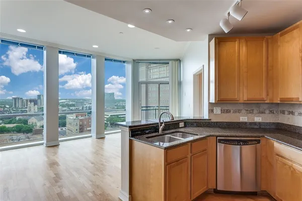 $2,200 | 500 Throckmorton Street, Unit 1206, Fort Worth, TX 76102