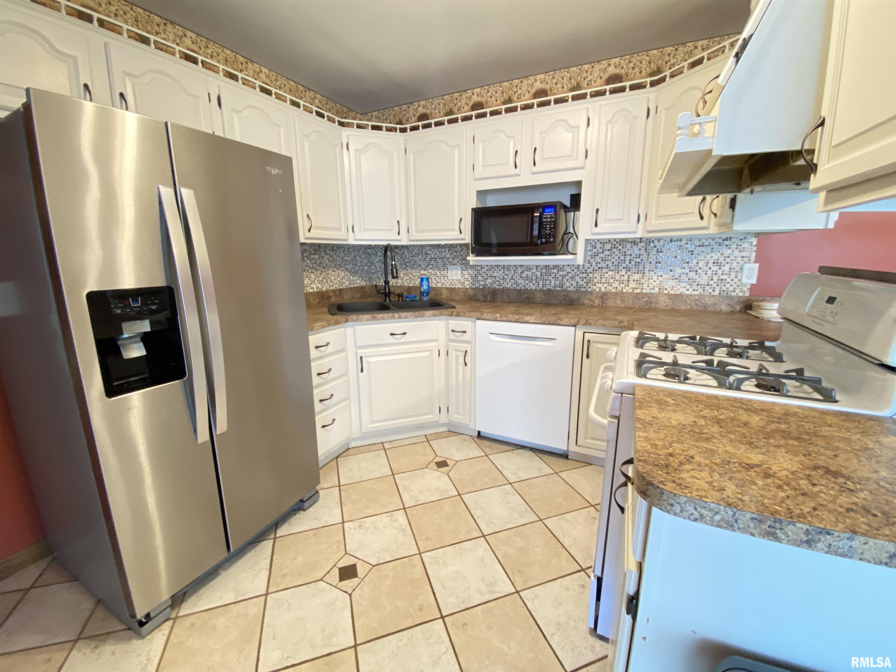 1701 Arcade Drive Springfield, IL 62702 - Photo 6 of 25