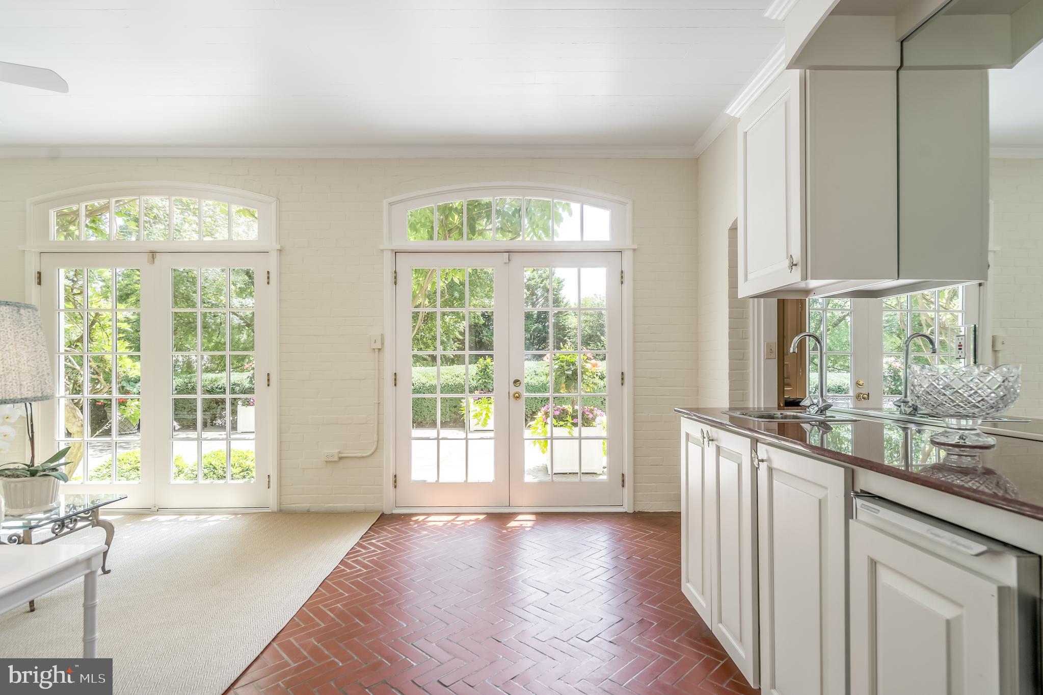 9325 Belle Terre Way Potomac, MD 20854 - Photo 12 of 95