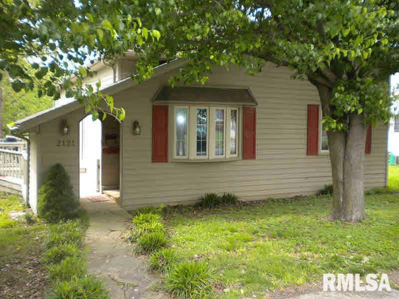 2121 Ridge Street Eldorado, IL 62930 - Photo 1 of 16