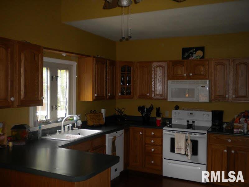 2121 Ridge Street Eldorado, IL 62930 - Photo 2 of 16