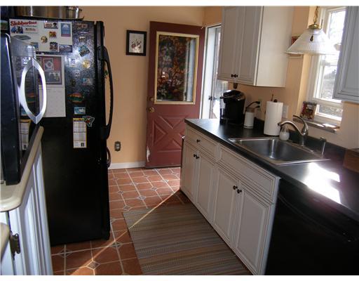 231 Gilkeson Road Mt. Lebanon, PA 15228 - Photo 4 of 18 Kitchen.