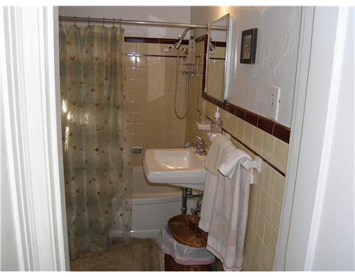 231 Gilkeson Road Mt. Lebanon, PA 15228 - Photo 7 of 18 Full Bath.