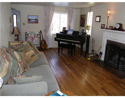 231 Gilkeson Road Mt. Lebanon, PA 15228 - Photo 9 of 18 Living Room.