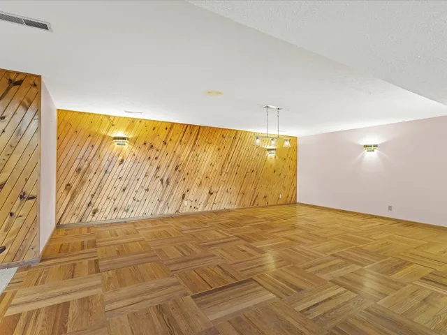 $550,000 | 9104 East Weber Road, Ridott, IL 61067