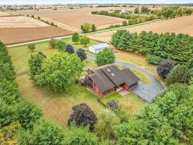 $550,000 | 9104 East Weber Road, Ridott, IL 61067