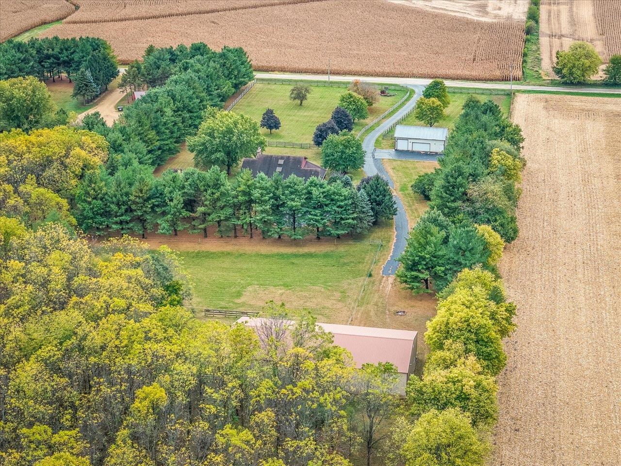 9104 East Weber Road Ridott, IL 61067 - Photo 95 of 96 a view of a garden with a building in the background