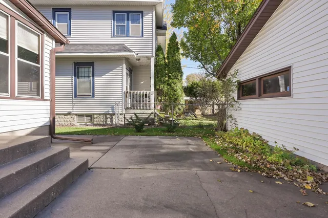 $260,000 | 1764 West Minnehaha Avenue, St. Paul, MN 55104