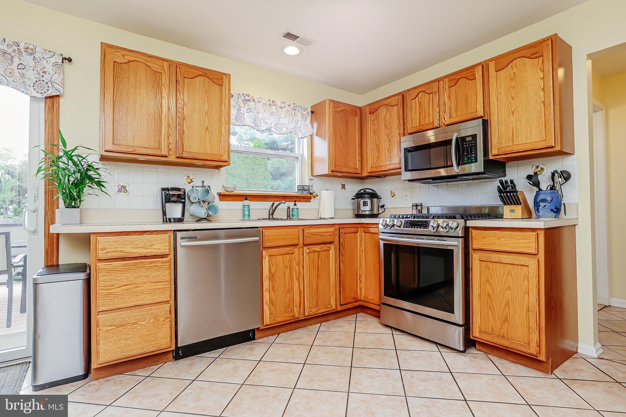 52 Fern Road Southampton, PA 18966 - Photo 2 of 57 Gallery Image 2
