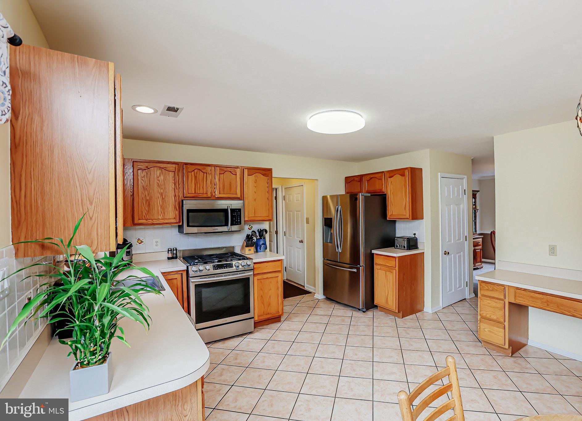 52 Fern Road Southampton, PA 18966 - Photo 4 of 57 Gallery Image 4