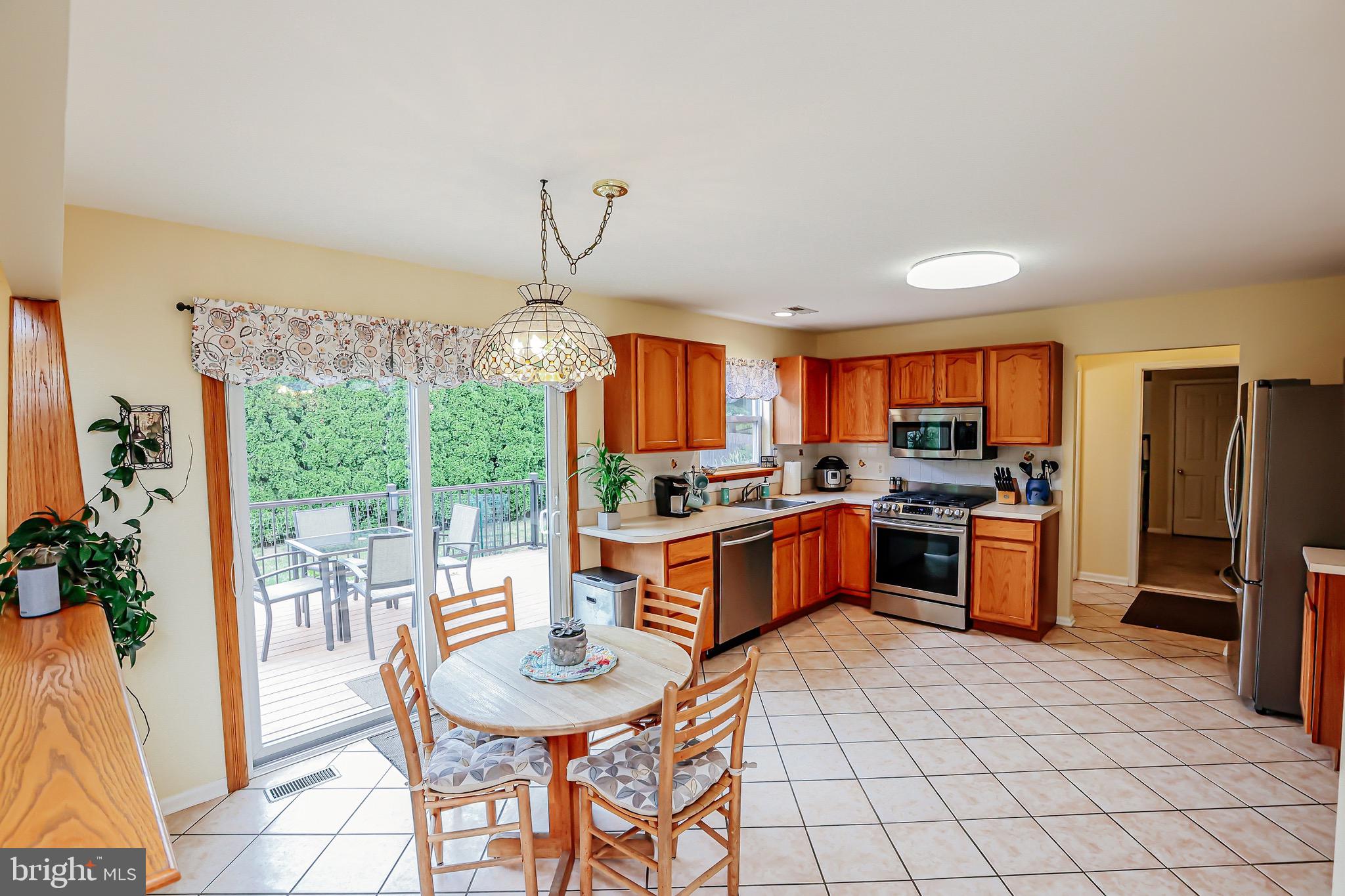 52 Fern Road Southampton, PA 18966 - Photo 6 of 57 Gallery Image 6
