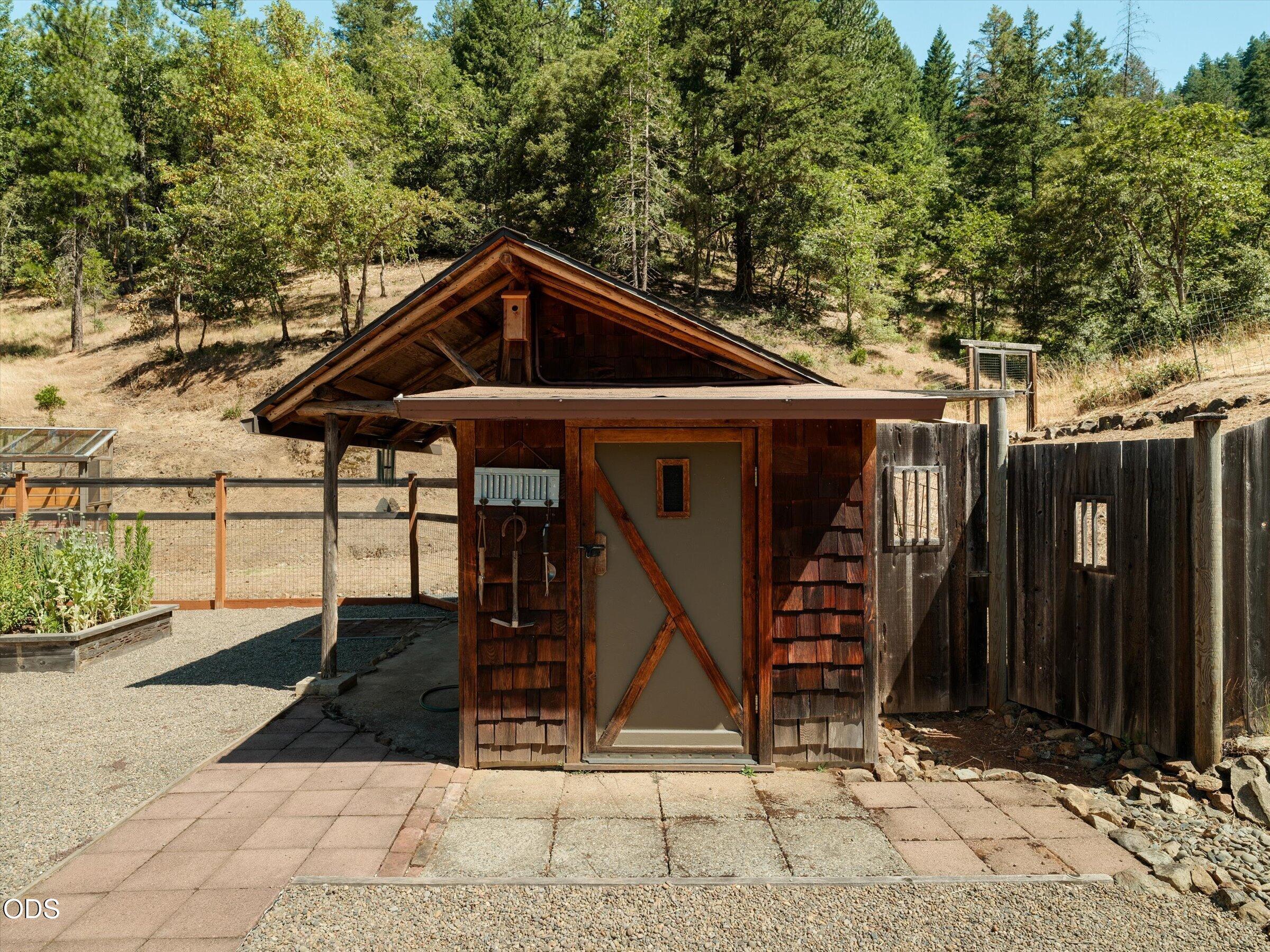 2603 Winona Road Grants Pass, OR 97526 - Photo 44 of 70