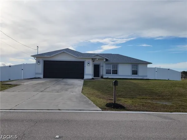 $1,900 | 1118 Nelson Road North, Cape Coral, FL 33993