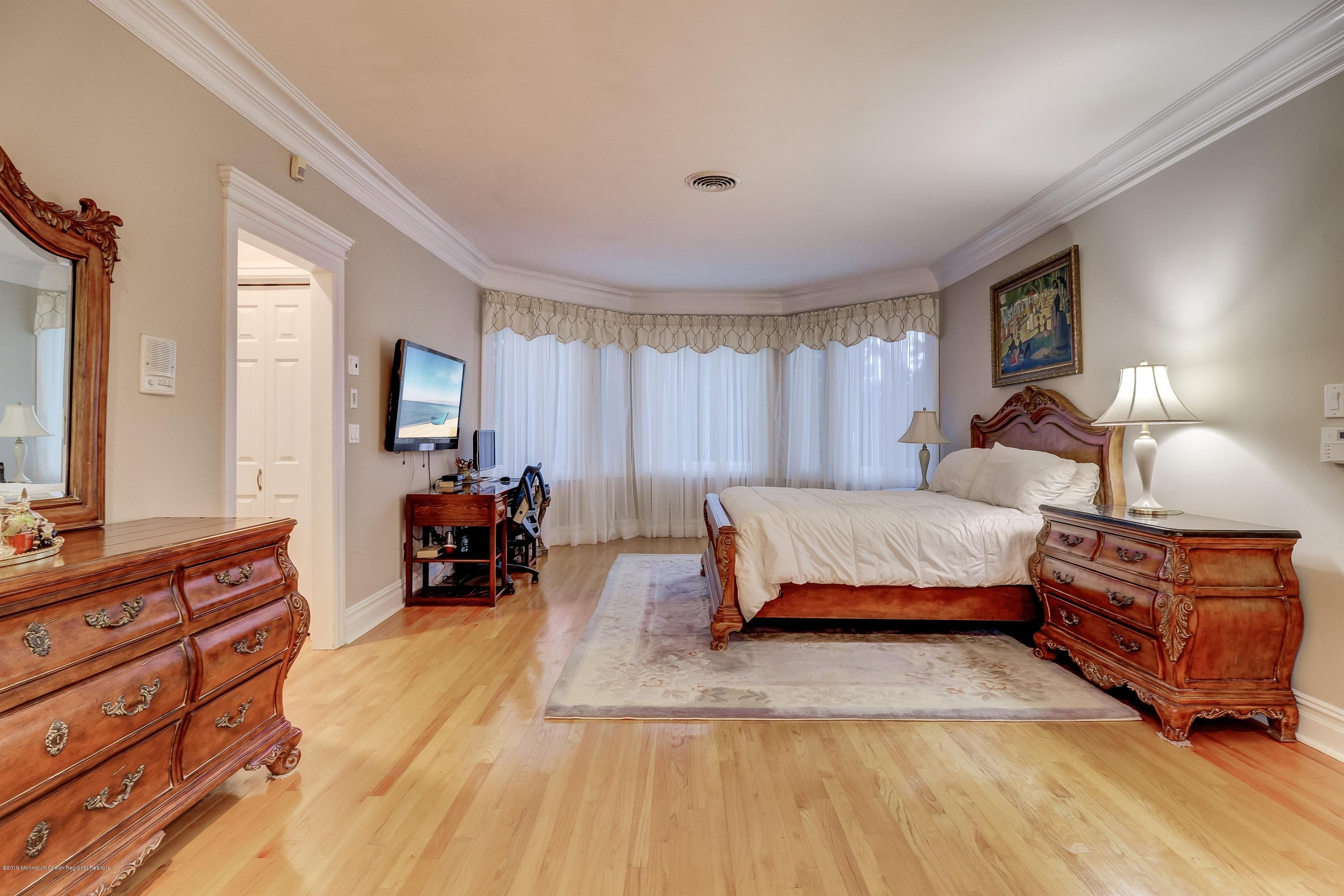 6 Fox Hunt Road Holmdel, NJ 07733 - Photo 15 of 42 018_Master bedroom