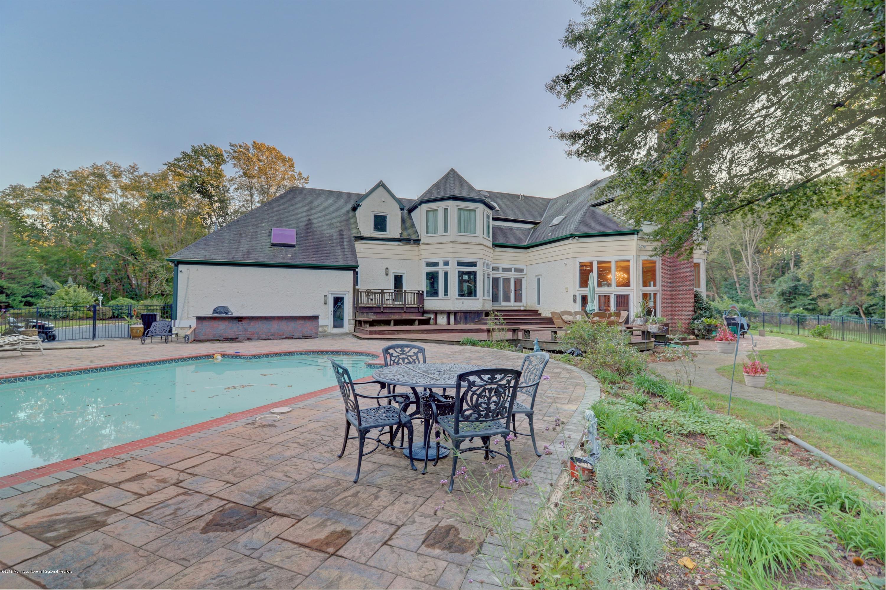 6 Fox Hunt Road Holmdel, NJ 07733 - Photo 25 of 42 028_Back view