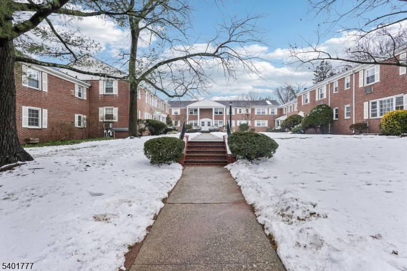 a view of a pathway with a house