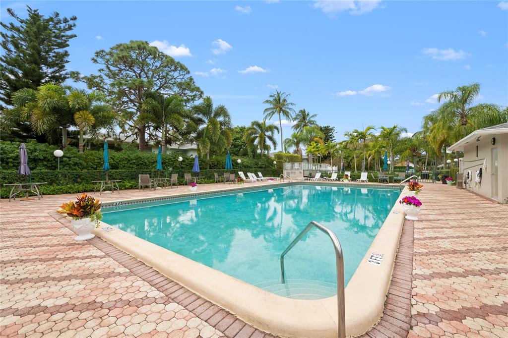 2460 Southwest 22nd Avenue, Unit 810 Delray Beach, FL 33445 - Photo 2 of 31