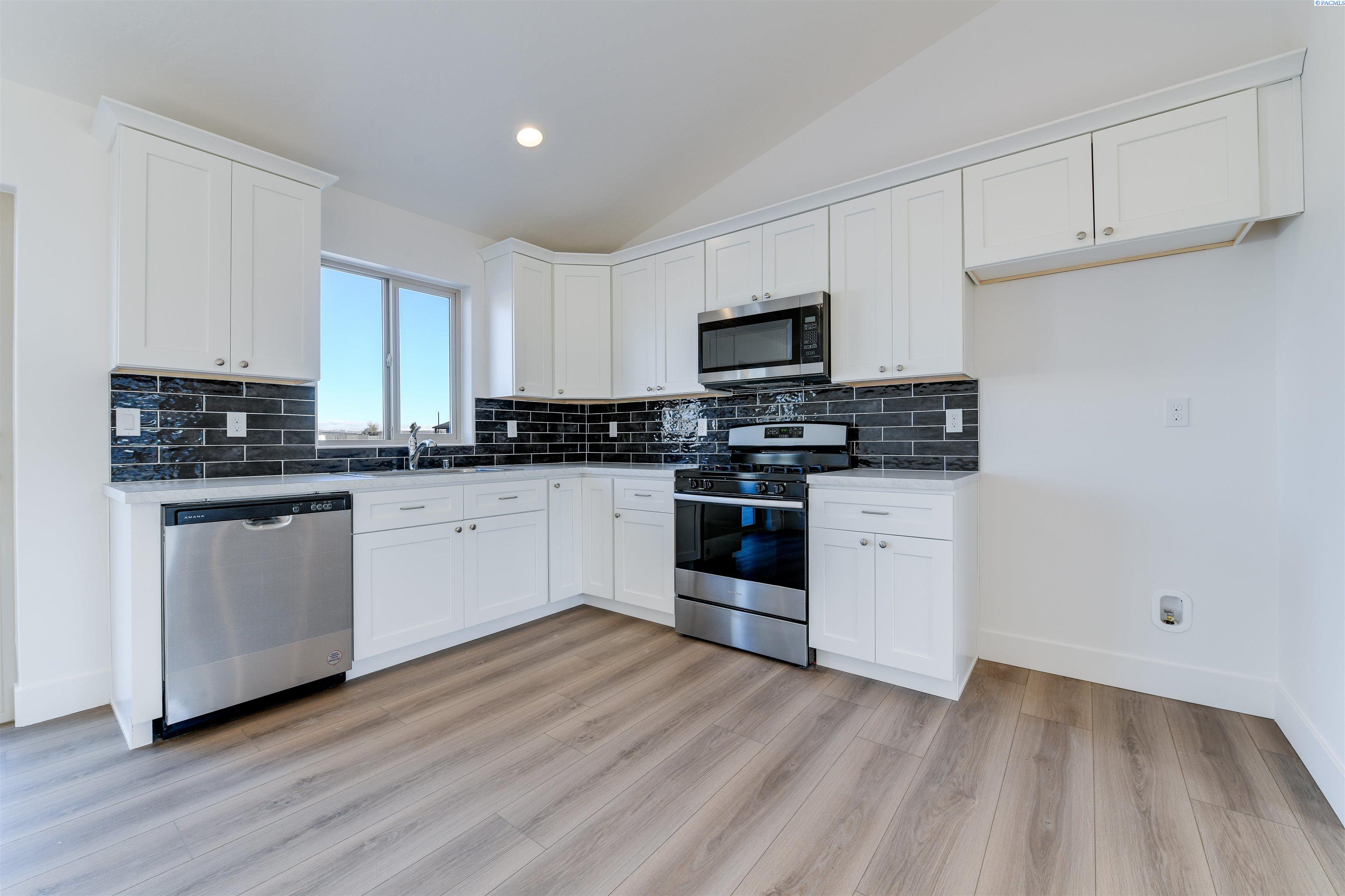 804 Grapevine Street Grandview, WA 98930 - Photo 8 of 19 Gallery Image 8
