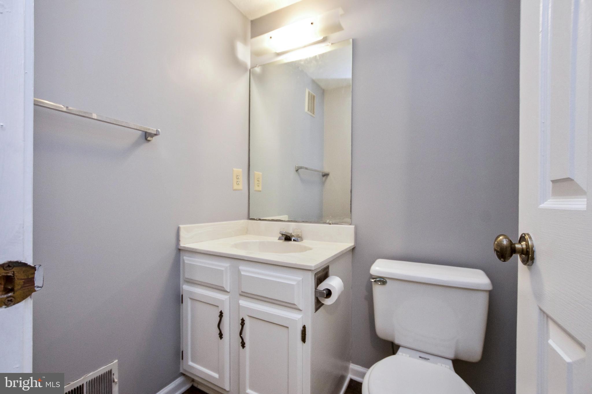 1915 Belmont Ridge Court Reston, VA 20191 - Photo 17 of 34 FULL BATHROOM ON UPPER LEVEL