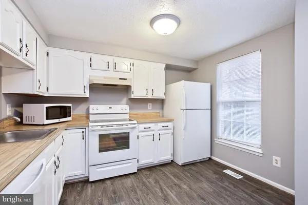 $3,000 | 1915 Belmont Ridge Court, Reston, VA 20191