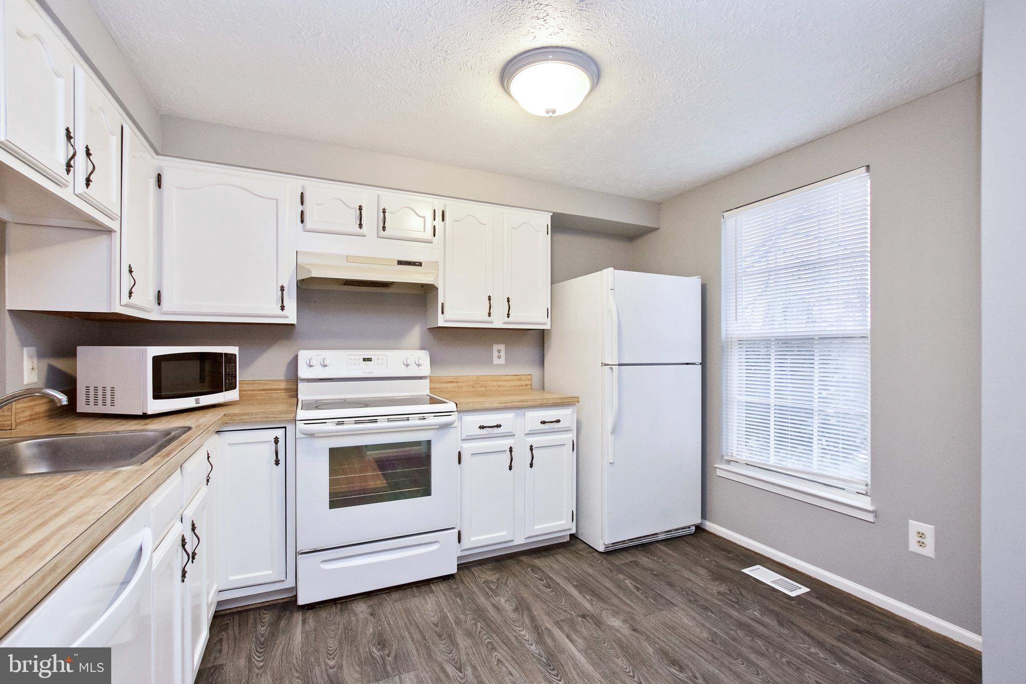 1915 Belmont Ridge Court Reston, VA 20191 - Photo 3 of 34