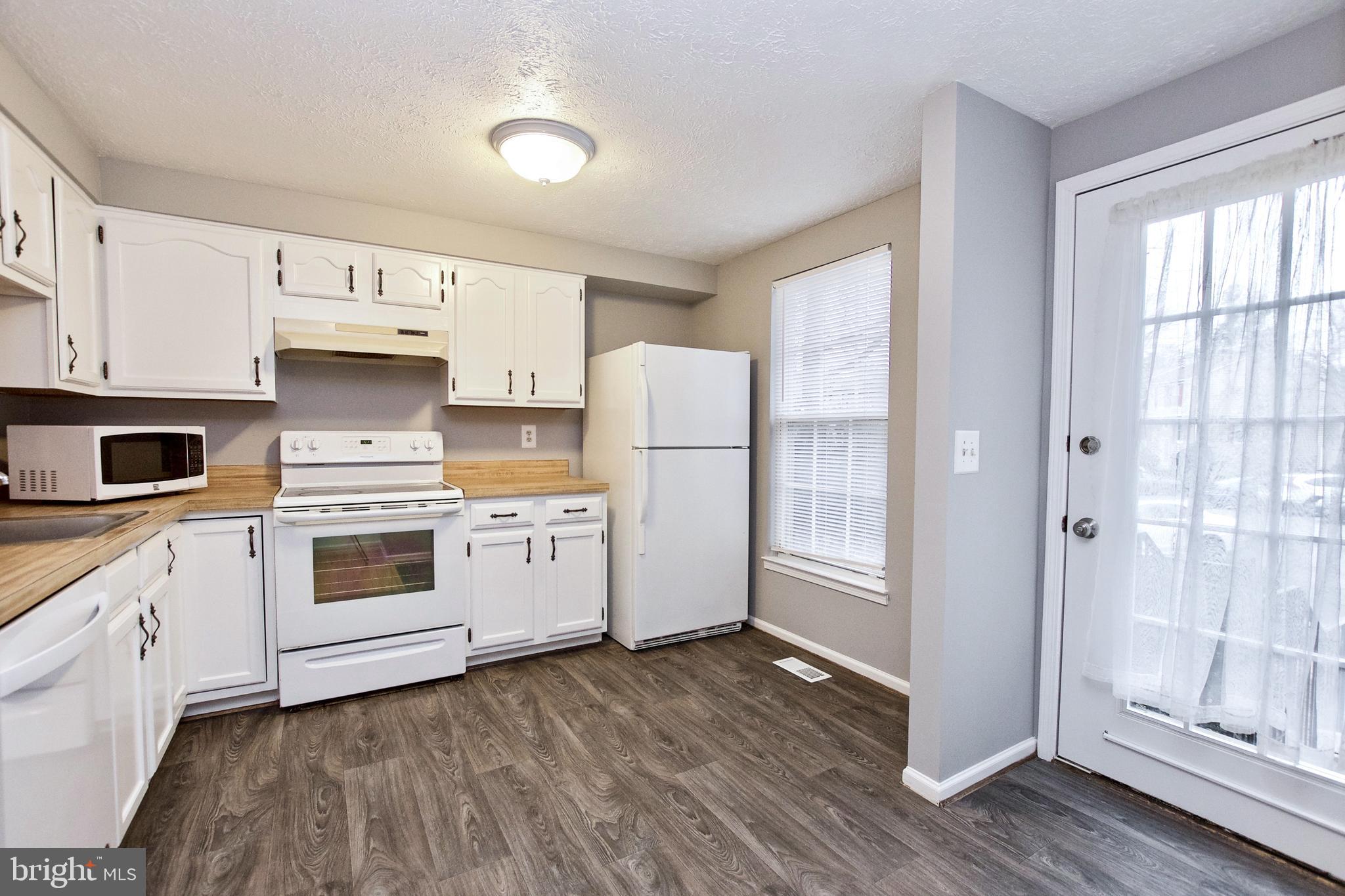 1915 Belmont Ridge Court Reston, VA 20191 - Photo 7 of 34 KITCHEN