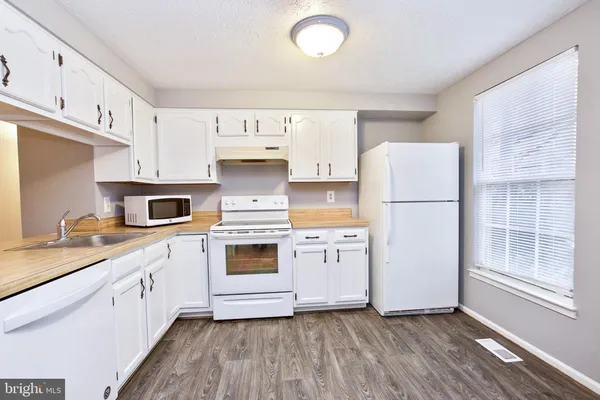 $3,000 | 1915 Belmont Ridge Court, Reston, VA 20191