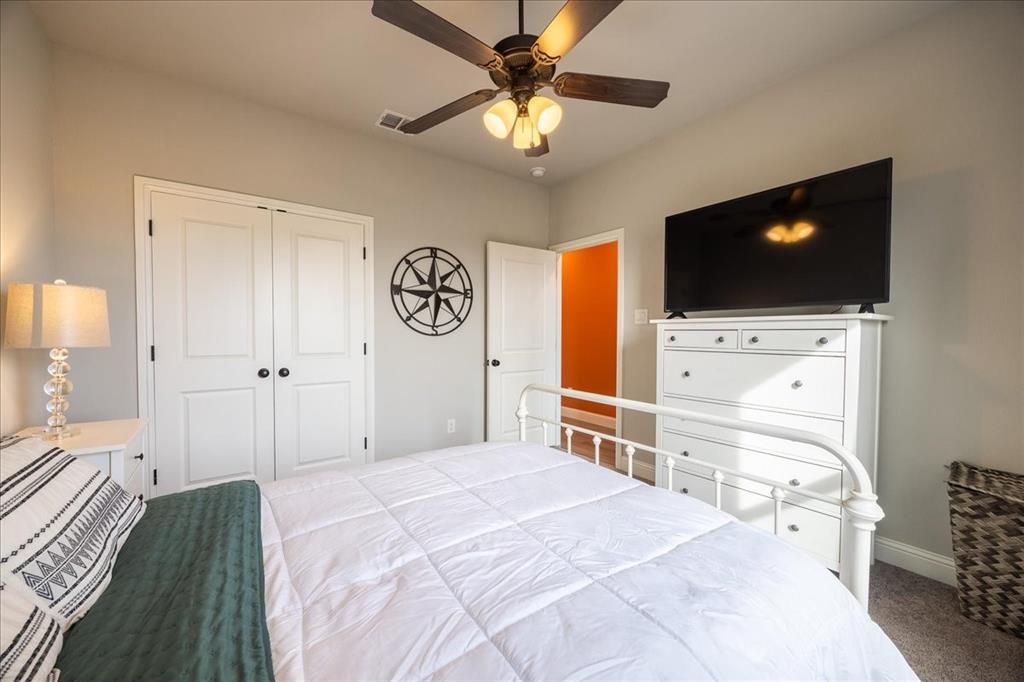 10251 Finch Road Sanger, TX 76266 - Photo 17 of 39 Guest bedroom 1