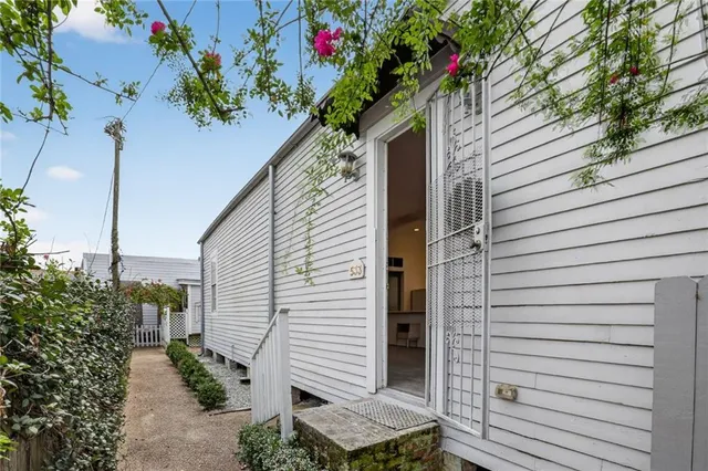 $2,700 | 533 Valmont Street, New Orleans, LA 70115