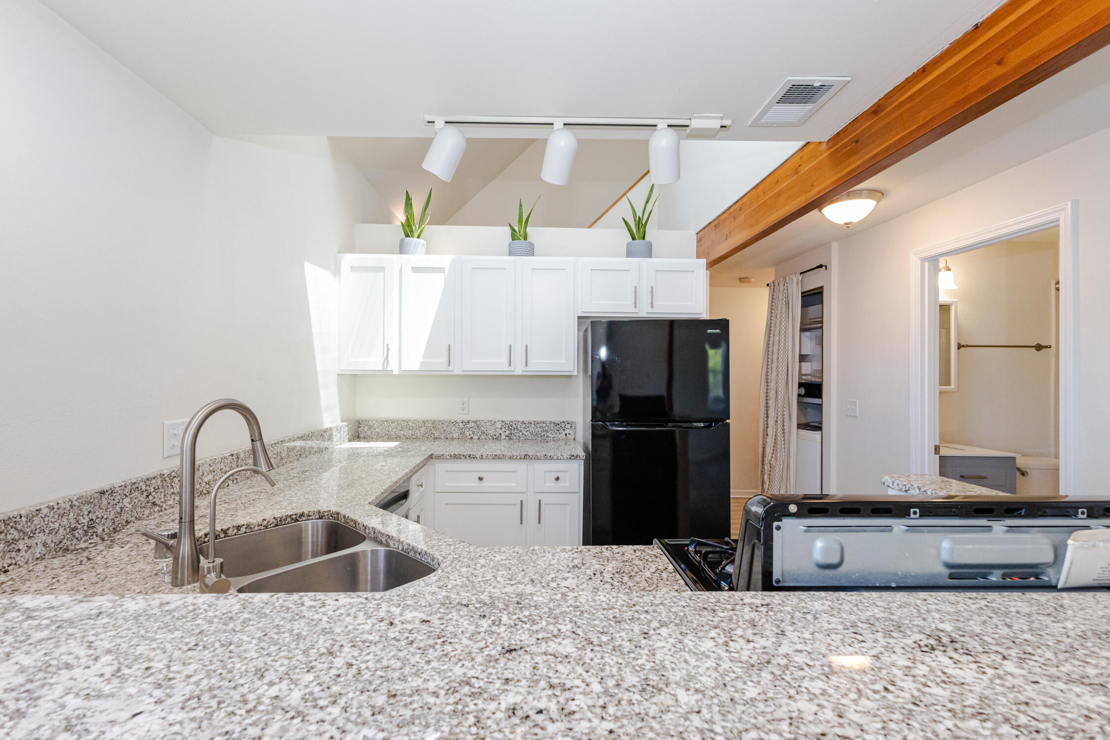 100 Main Street, Unit 201 Pewaukee, WI 53072 - Photo 22 of 59 AK249126-9