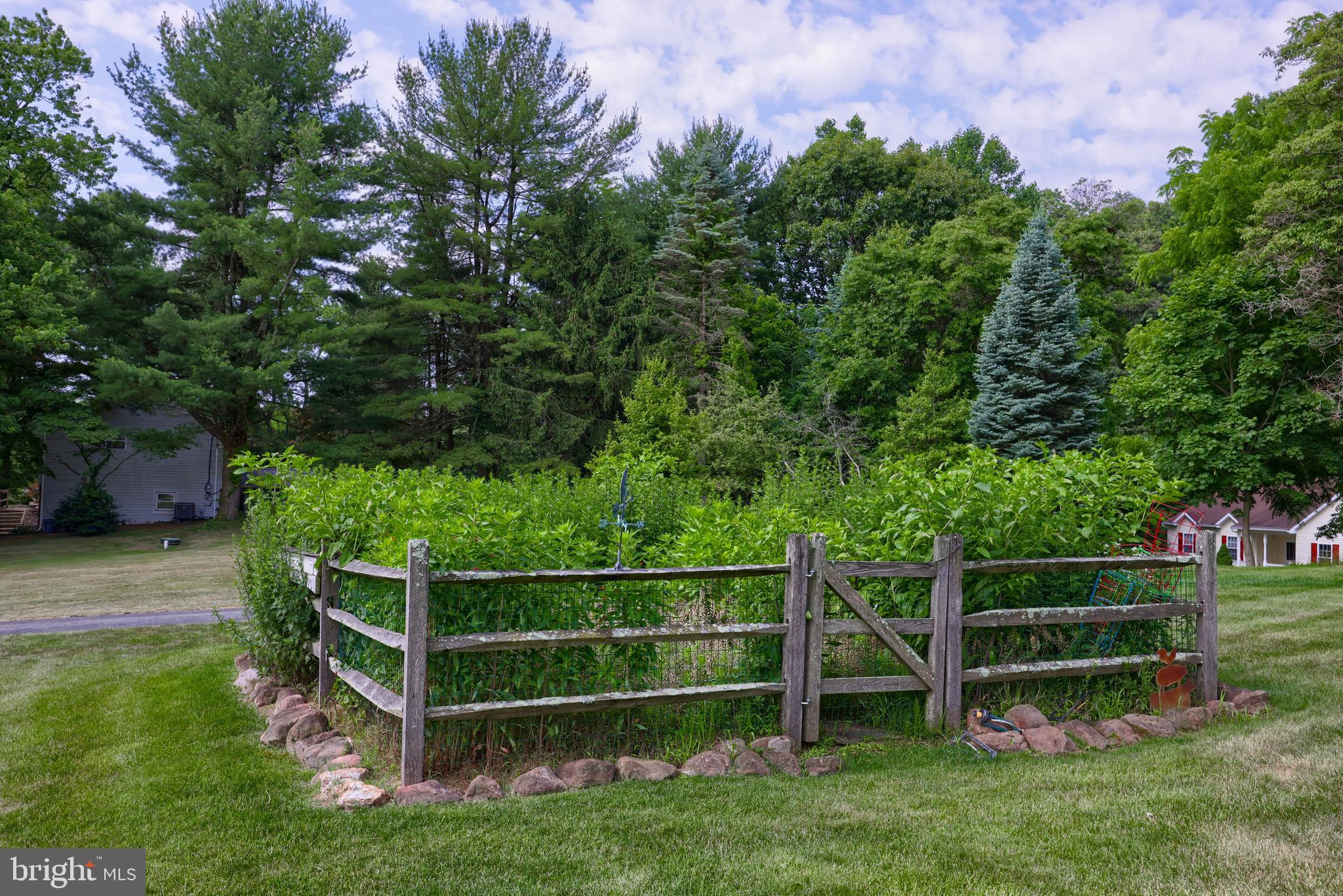 526 Freemansville Road Reading, PA 19607 - Photo 17 of 46 Garden