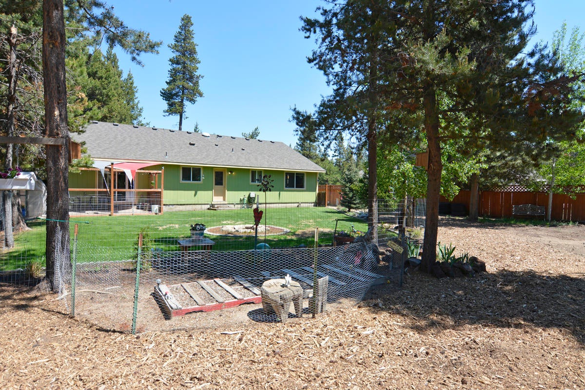 17251 Gadwall Road Bend, OR 97707 - Photo 4 of 27 04