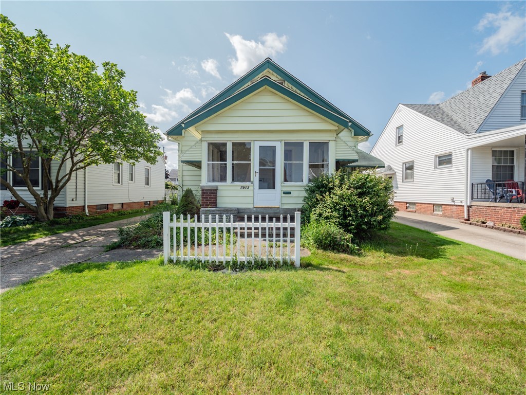 7913 Spring Garden Road Cleveland, OH 44129 - Photo 1 of 30