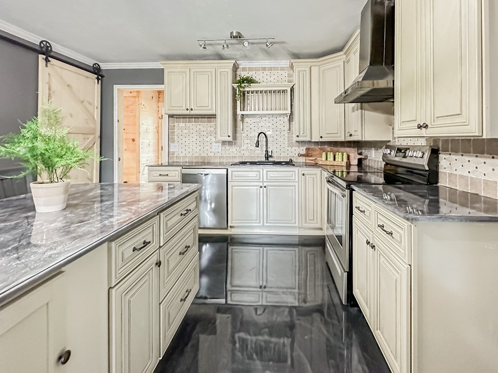 301 Natchez Road Enterprise, AL 36330 - Photo 5 of 27 Kitchen