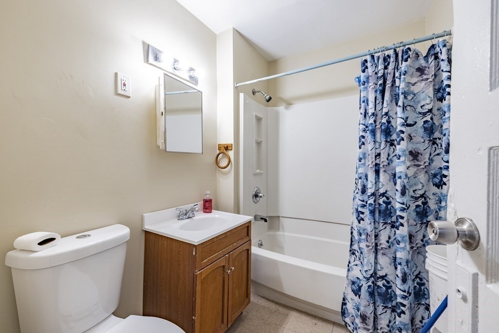 106 Massasoit Street Springfield, MA 01107 - Photo 3 of 8 Gallery Image 3