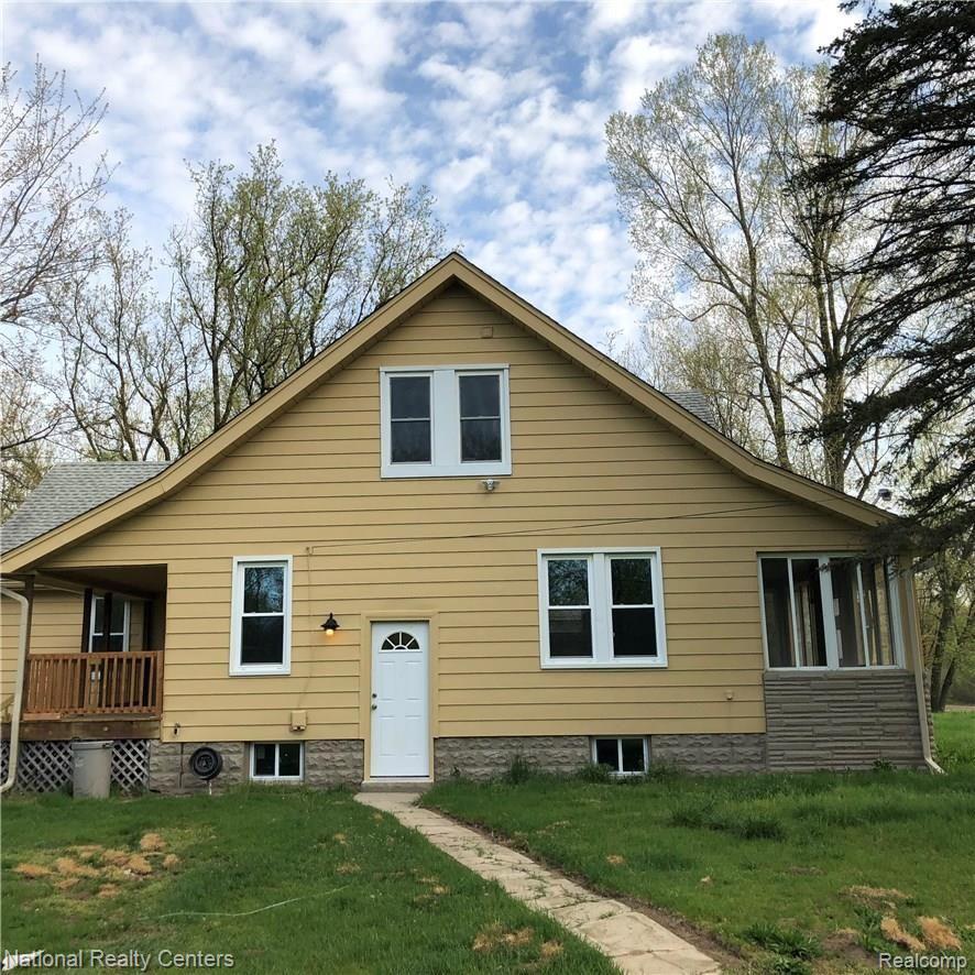 21800 Carleton West Road Belleville, MI 48111 - Photo 1 of 22 IMG_1248.jpg