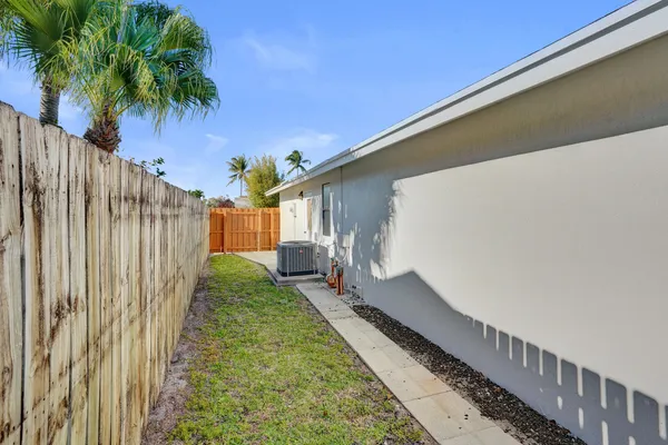 $533,900 | 5080 Little Beth Drive South, Boynton Beach, FL 33472