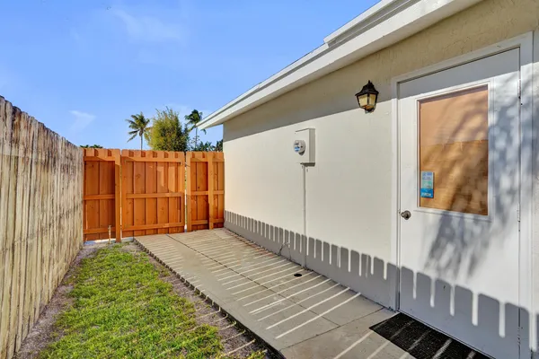 $533,900 | 5080 Little Beth Drive South, Boynton Beach, FL 33472