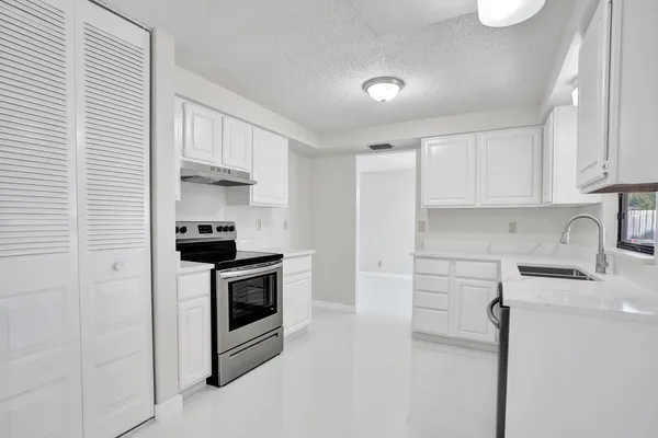 $533,900 | 5080 Little Beth Drive South, Boynton Beach, FL 33472