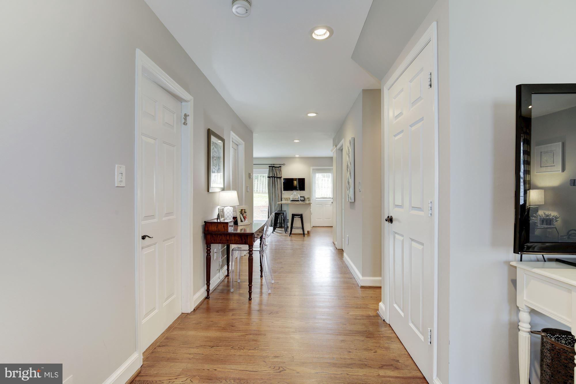 4510 Chestnut Street Bethesda, MD 20814 - Photo 2 of 26 Hallway