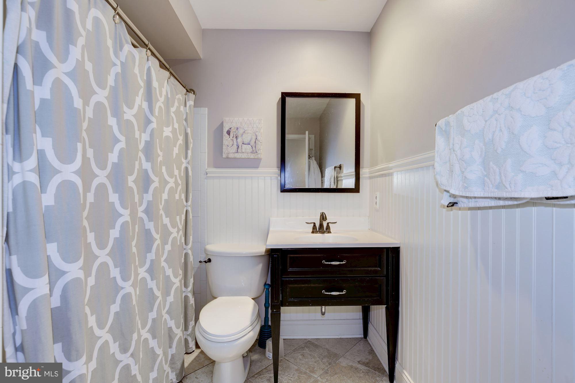 4510 Chestnut Street Bethesda, MD 20814 - Photo 17 of 26 2nd Floor hall bathroom