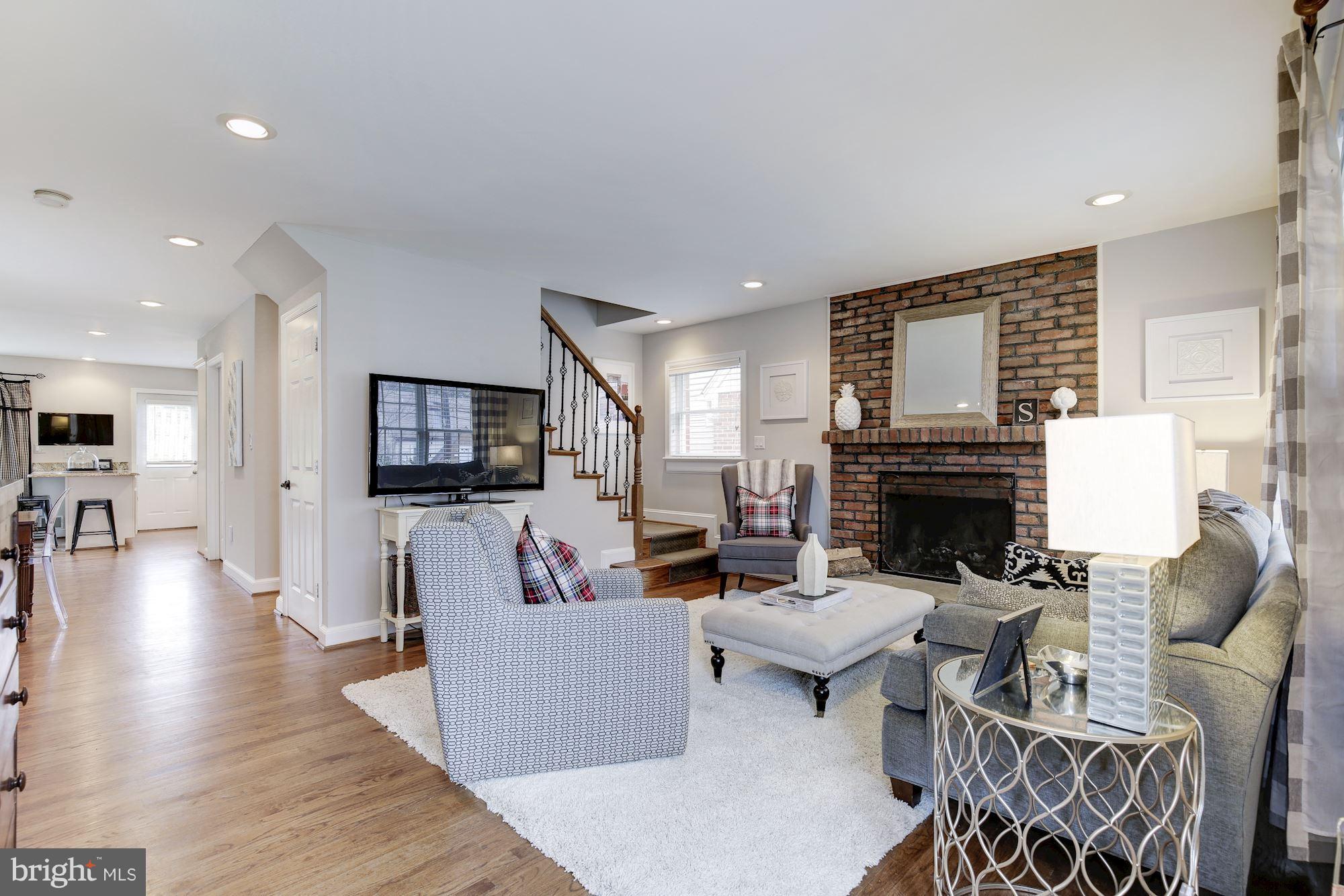 4510 Chestnut Street Bethesda, MD 20814 - Photo 3 of 26 Living Room