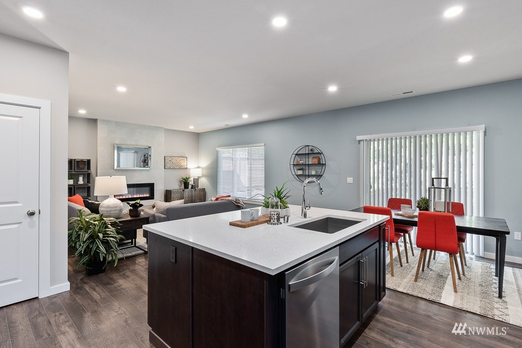 614 215th Street Southeast, Unit RM5 Bothell, WA 98021 - Photo 9 of 29 a kitchen that has a table and chairs in it