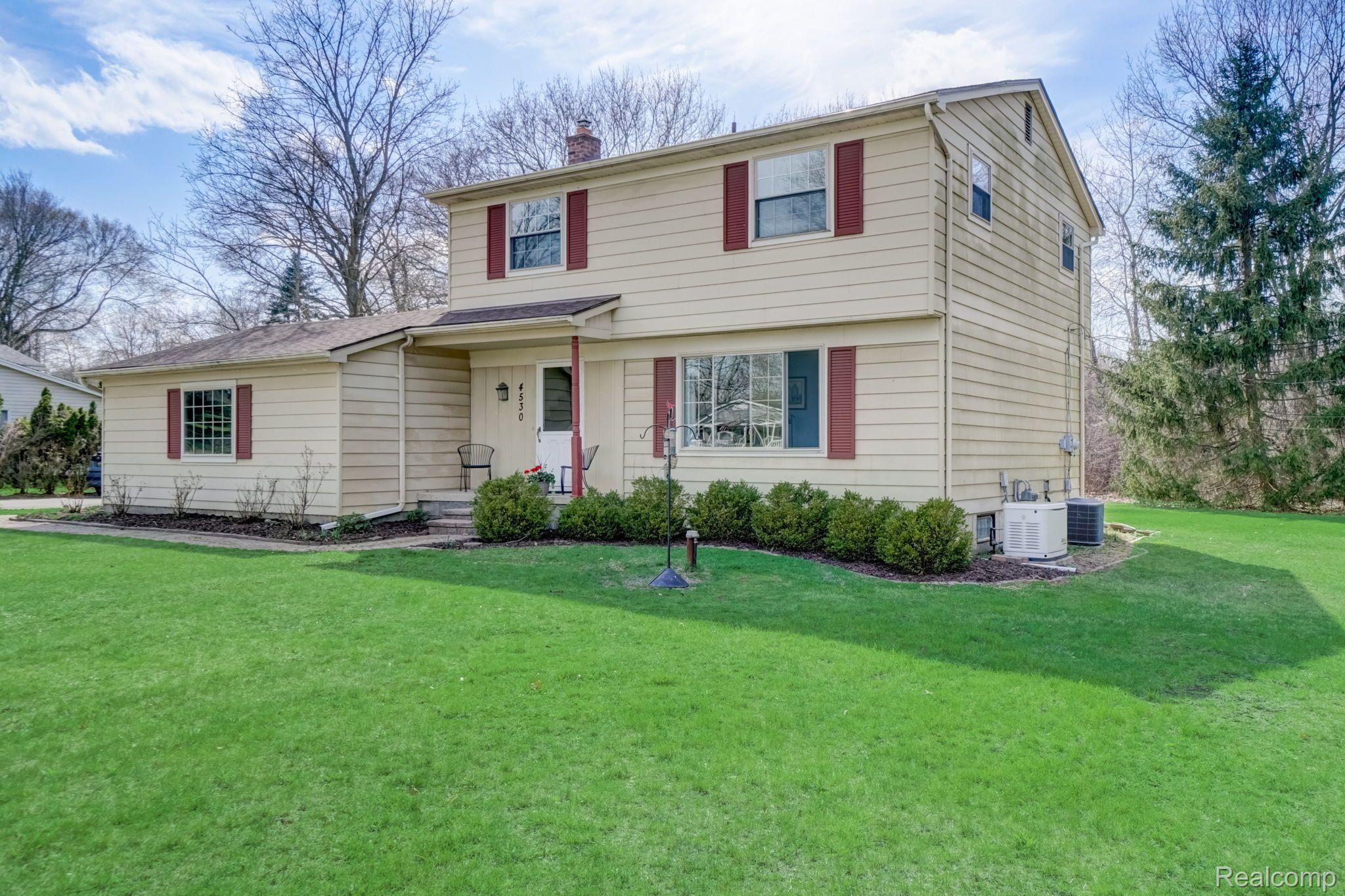 4530 Rohr Road Clarkston, MI 48348 - Photo 4 of 48 Lovely 2-story